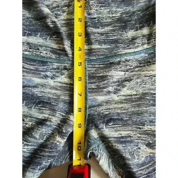 Lululemon Wunder Under Hi-Rise 7/8 Tight (Full-On Luxtreme 25". Size 4 - Picture 4 of 10